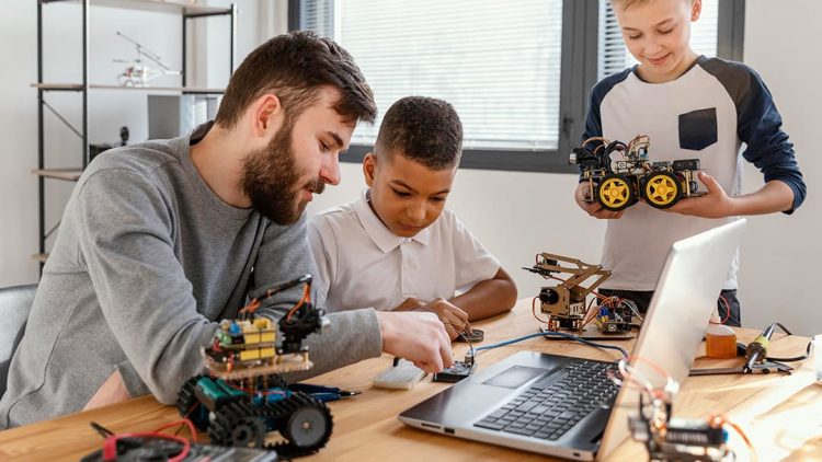 The Role of Robotics in Enhancing STEM Learning